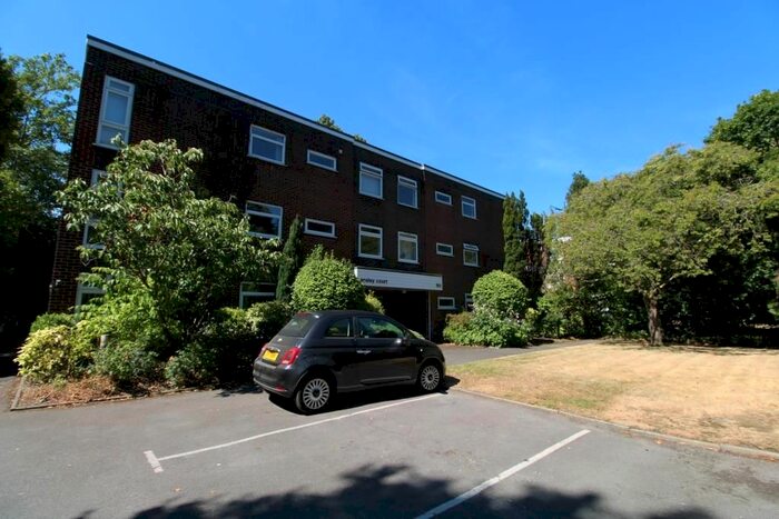 1 Bedroom Flat To Rent In Wellington Road, Charminster, BH8