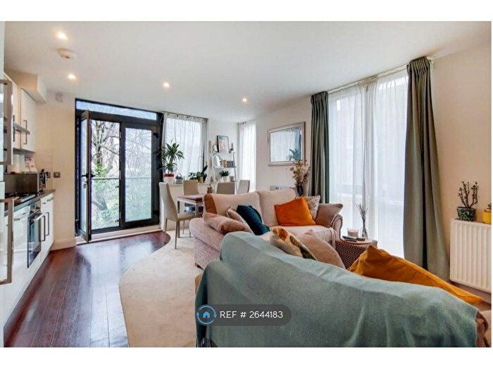 2 Bedroom Flat To Rent In Stockwell Road, London, SW9