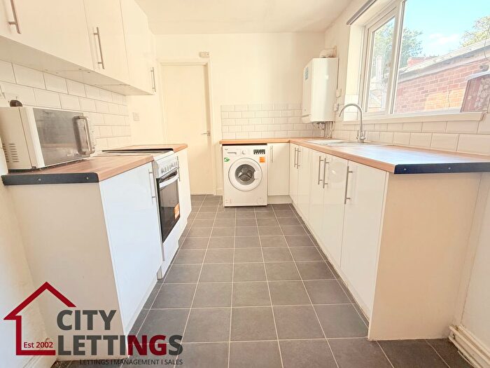3 Bedroom Flat To Rent In Ilkeston Road, Lenton, NG7