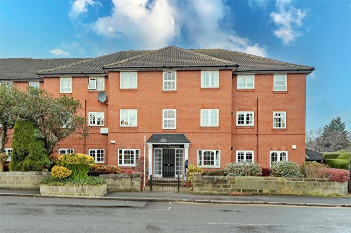 2 Bedroom Flat For Sale In Hadleigh Court, Shadwell Lane, Leeds, LS17