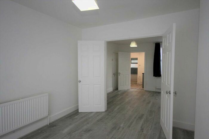 3 Bedroom Terraced House To Rent In 3 Bedroom House- Kensington Road, Reading RG30