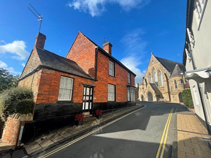 4 Bedroom Character Property For Sale In Church Street, Buckingham, MK18