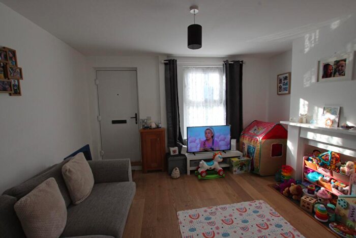 2 Bedroom Cottage To Rent In Langstone High Street Havant Unfurnished, PO9