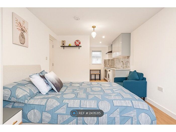 Studio To Rent In London, London, SE28