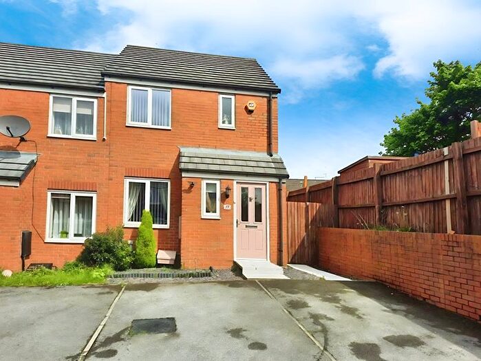 2 Bedroom Terraced House For Sale In Kinross Avenue, Heywood, OL10