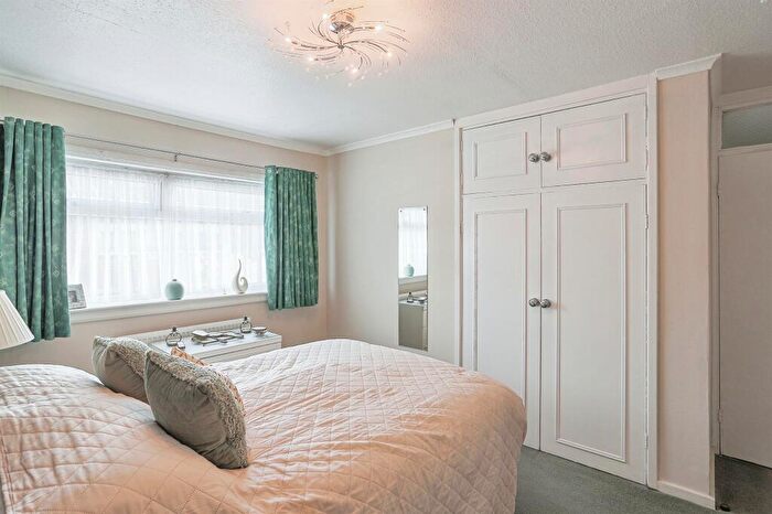 3 Bedroom Terraced House For Sale In Stanks Lane North, Leeds, LS14