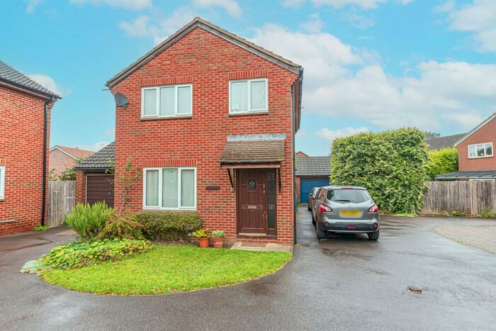 3 Bedroom Detached House To Rent In Opal Way, Wokingham, RG41