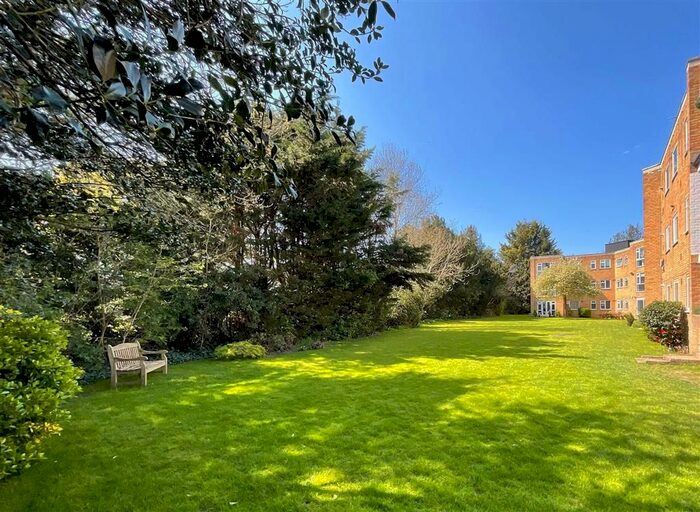 2 Bedroom Flat To Rent In Village Road, Enfield, EN1