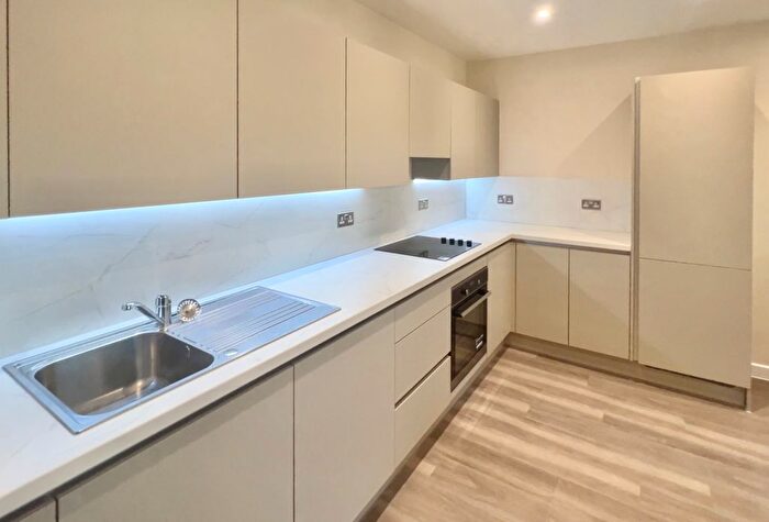 2 Bedroom Flat To Rent In Green Ferry Way, Walthamstow, E17