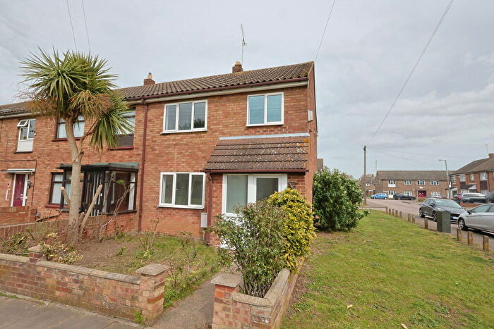 3 Bedroom End Of Terrace House For Sale In Laird Avenue, Grays, RM16