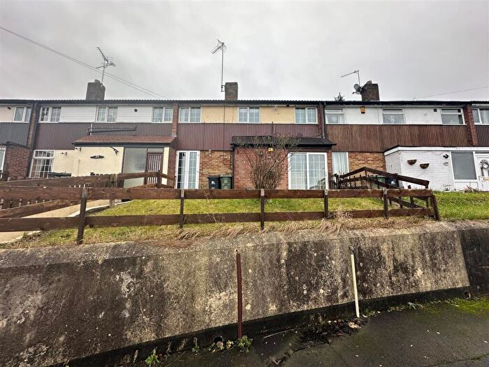 3 Bedroom Terraced House To Rent In Starthe Bank, Heanor, DE75