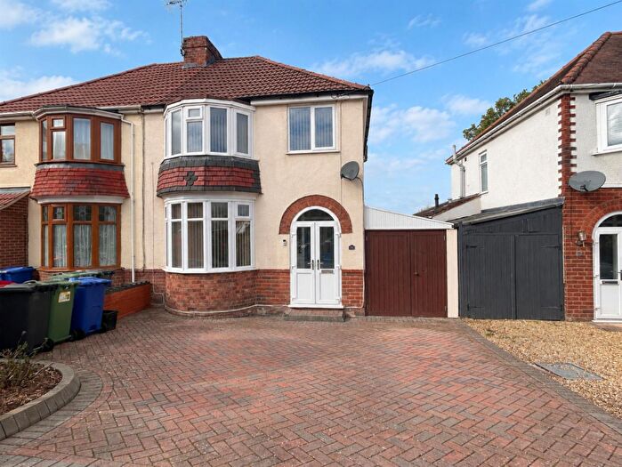 3 Bedroom Semi-Detached House For Sale In Witley Avenue, Halesowen, B63