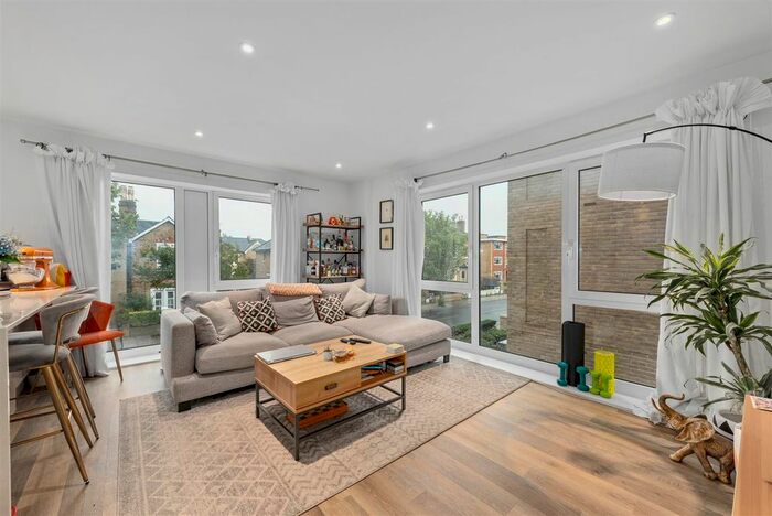 2 Bedroom Flat To Rent In Hartfield Road, London, SW19