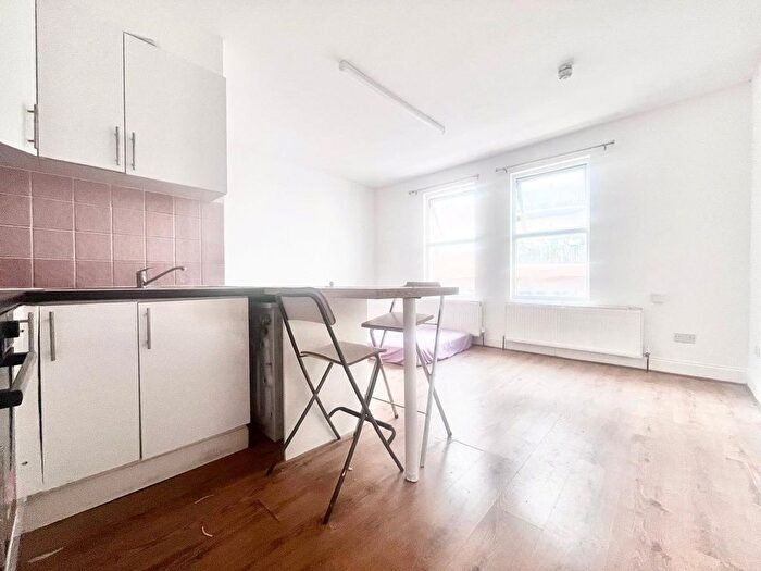 Studio To Rent In Hanworth Road, Hounslow, TW3