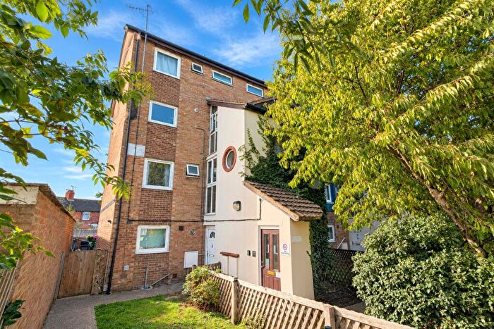 3 Bedroom Maisonette For Sale In Cromwell Road, Rushden, NN10