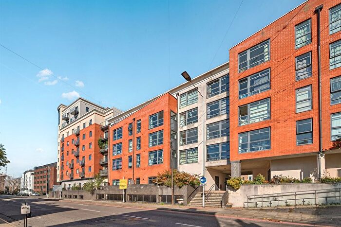 2 Bedroom Flat To Rent In Kennet Street, Reading, RG1