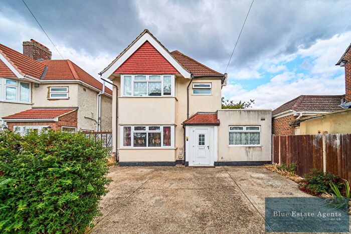 4 Bedroom Detached House For Sale In The Greenway, Hounslow, TW4