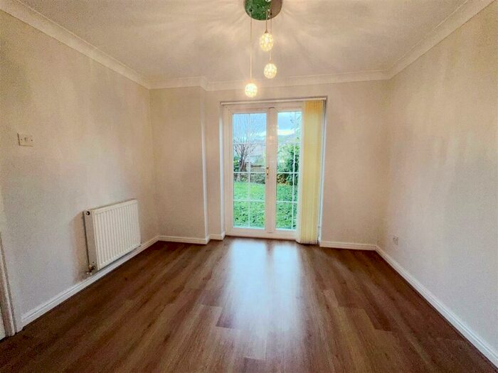 4 Bedroom Detached House To Rent In Westminster Close, Bramley