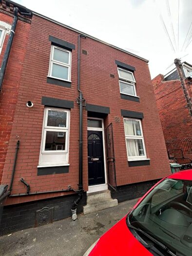 2 Bedroom Terraced House To Rent In Recreation Row, Leeds, LS11