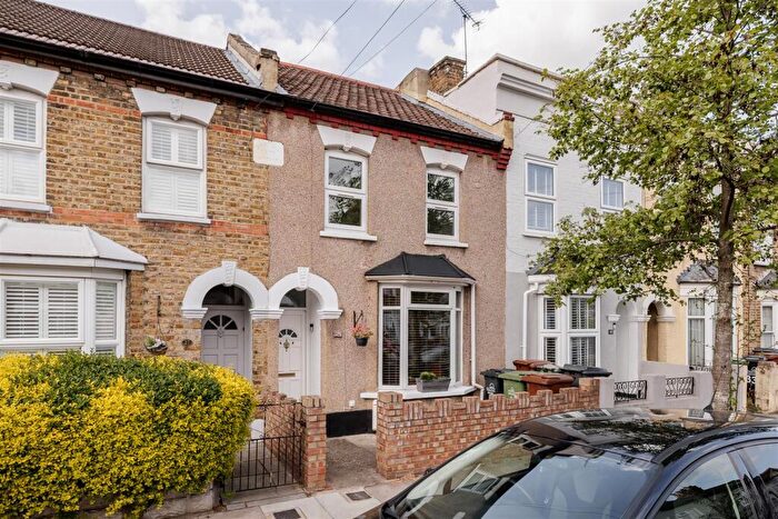 2 Bedroom House For Sale In Vansittart Road, Forest Gate, E7