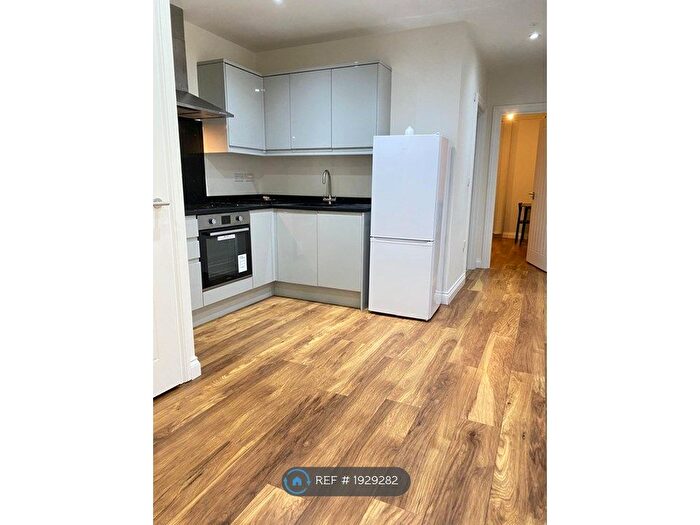 2 Bedroom Flat To Rent In Canberra Rd, West Ealing, W13