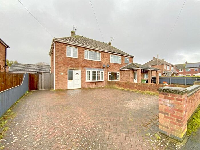 3 Bedroom Semi-Detached House For Sale In Rutland Drive, New Waltham, DN36