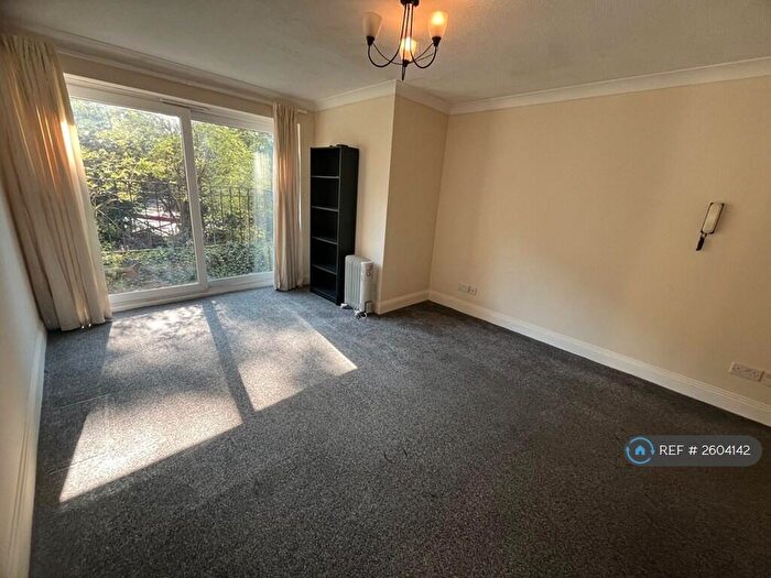 1 Bedroom Flat To Rent In Roxan Court, Southampton, SO15