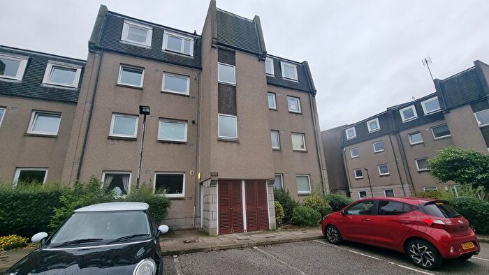 3 Bedroom Flat To Rent In Ashgrove Road, Aberdeen, AB25