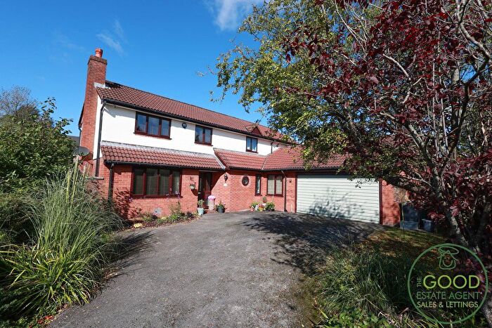 5 Bedroom Detached House For Sale In Gleneagles Drive, Preston, PR2