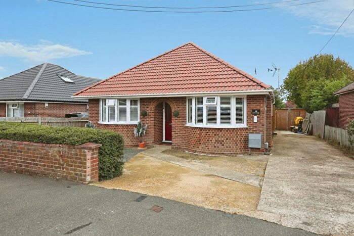 3 Bedroom Detached Bungalow For Sale In Cowper Road, Southampton, SO19