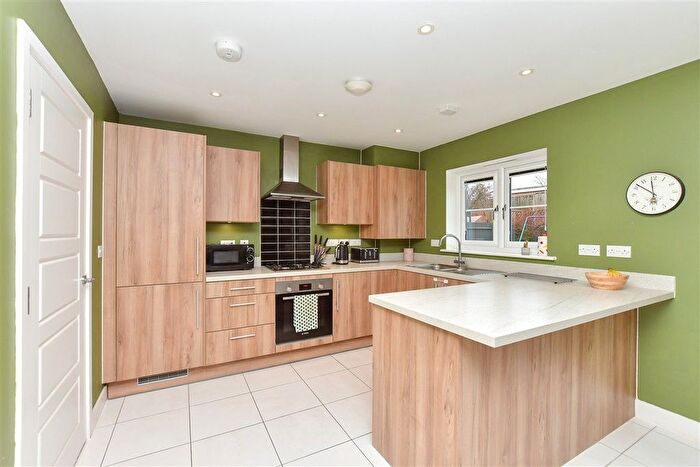 3 Bedroom Detached House For Sale In Haffenden Avenue, Sittingbourne, Kent, ME10