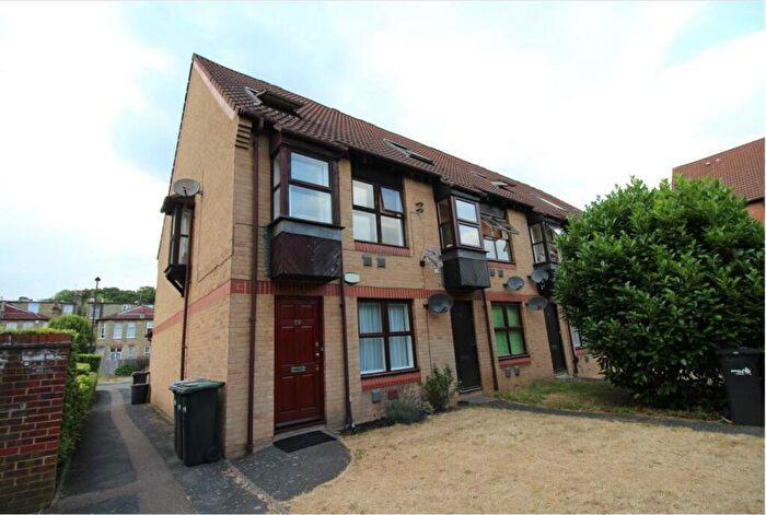 1 Bedroom Maisonette To Rent In Pilgrims Close, N13