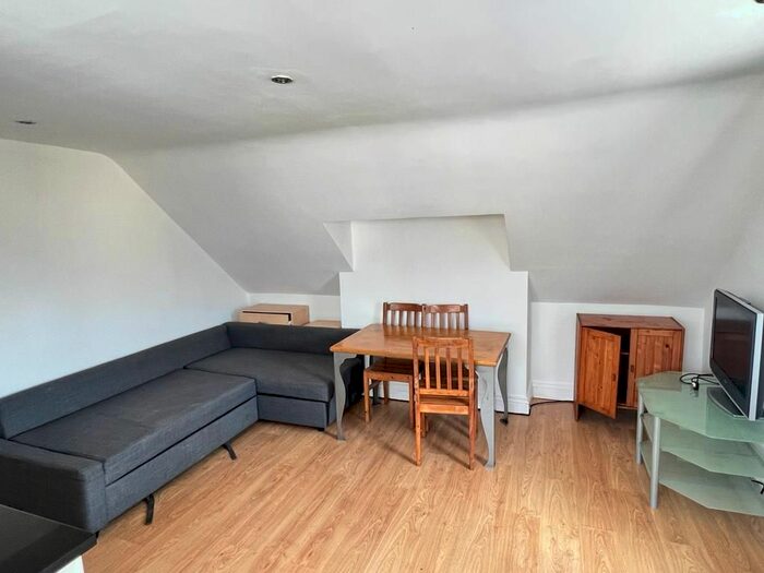 1 Bedroom Flat To Rent In Bell Road, Hounslow, TW3