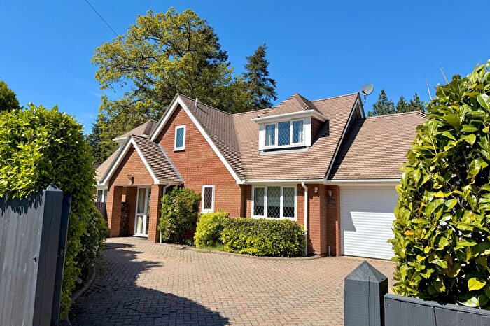 3 Bedroom Detached House For Sale In Woodlinken Drive, Verwood, BH31
