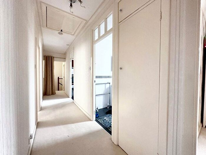 2 Bedroom Flat For Sale In Chichester Close, Wicklands Avenue, Saltdean, BN2