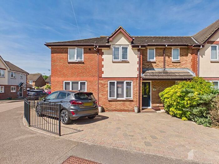 3 Bedroom End Of Terrace House For Sale In Wedgewood Drive, Harlow, CM17