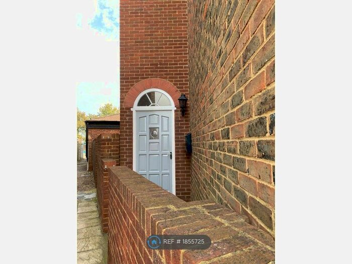 2 Bedroom Semi-Detached House To Rent In Swale Cottage, Queenborough, ME11