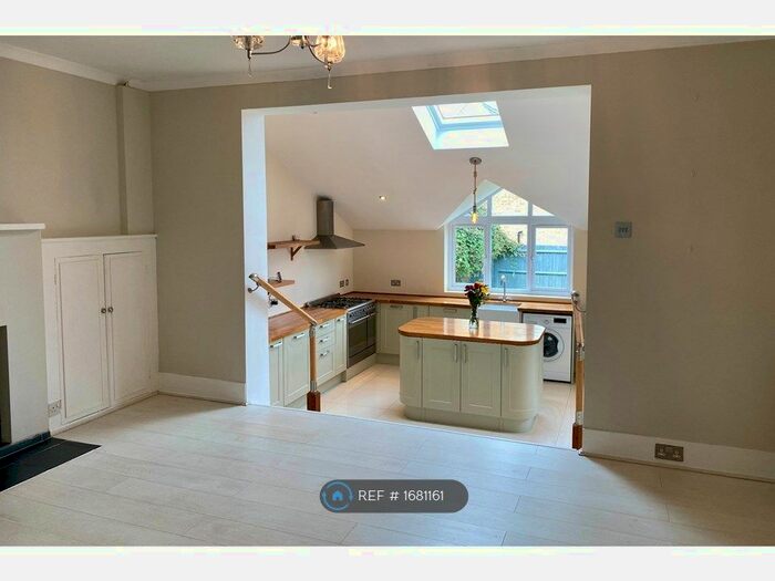 2 Bedroom Semi-Detached House To Rent In Kings Road, Haywards Heath, RH16