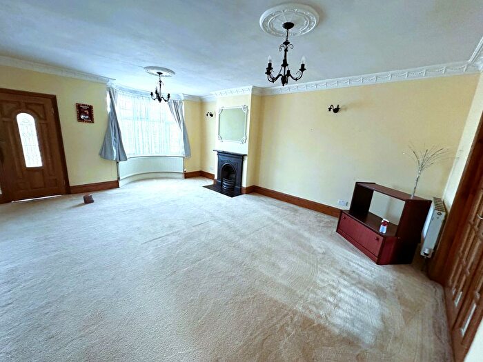 6 Bedroom Detached House To Rent In Long Lane, Grays, RM16