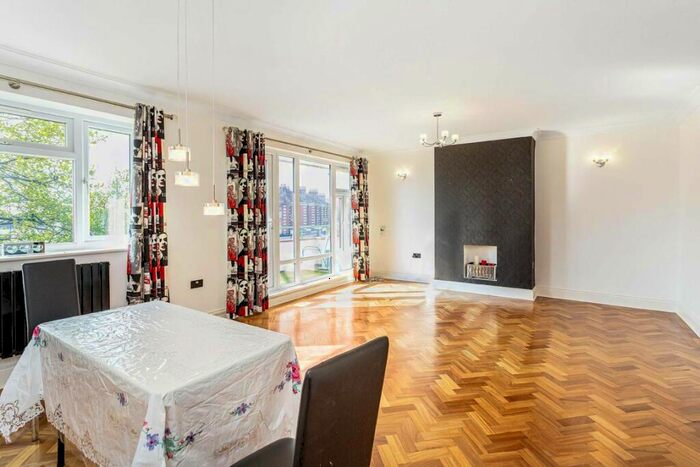 2 Bedroom Flat To Rent In Green Lanes, London, N13