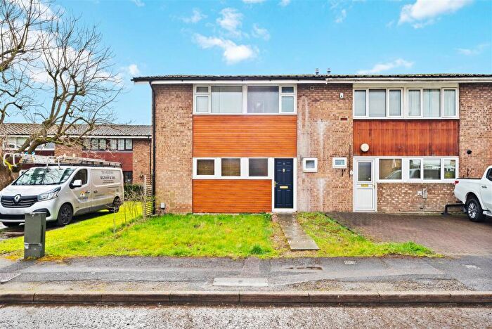 3 Bedroom House For Sale In Dayspring, Guildford, GU2