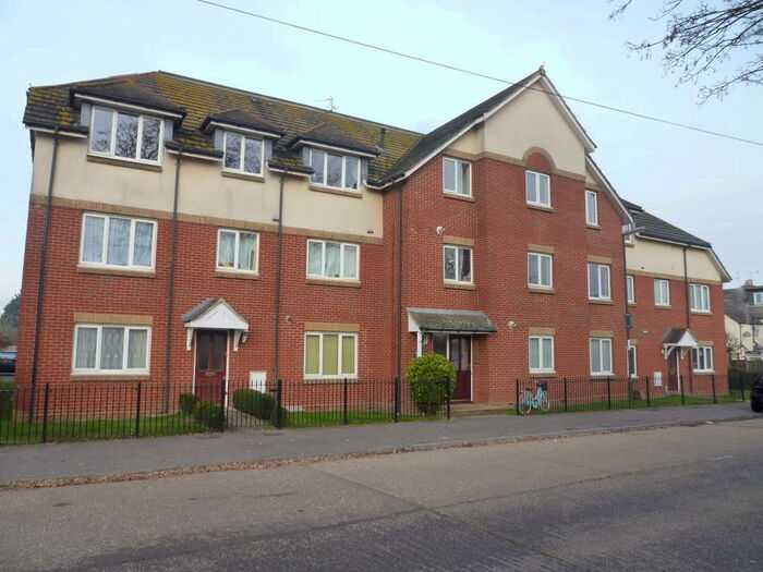 2 Bedroom Flat To Rent In Westloats Lane, PO21