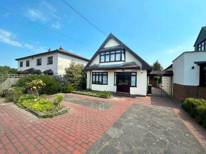 3 Bedroom Detached House To Rent In Caronvale, Tysea Hill, Stapleford Abbotts, Romford, RM4