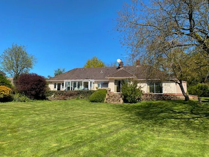 4 Bedroom Detached Bungalow To Rent In Moorlake, Crediton, EX17