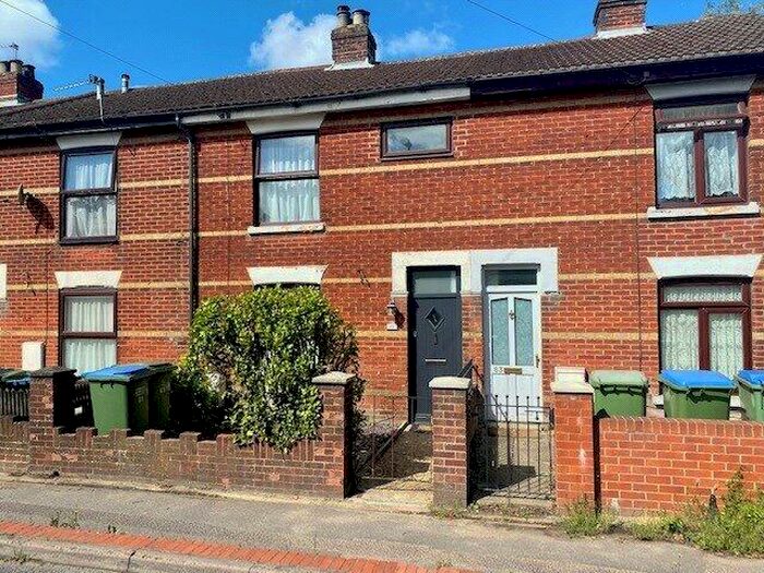 3 Bedroom Terraced House To Rent In Botley Road, Park Gate, Southampton, Hampshire, SO31