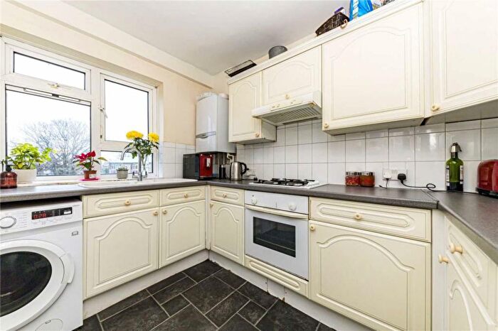 3 Bedroom Flat To Rent In Sheen Road, Richmond, TW9