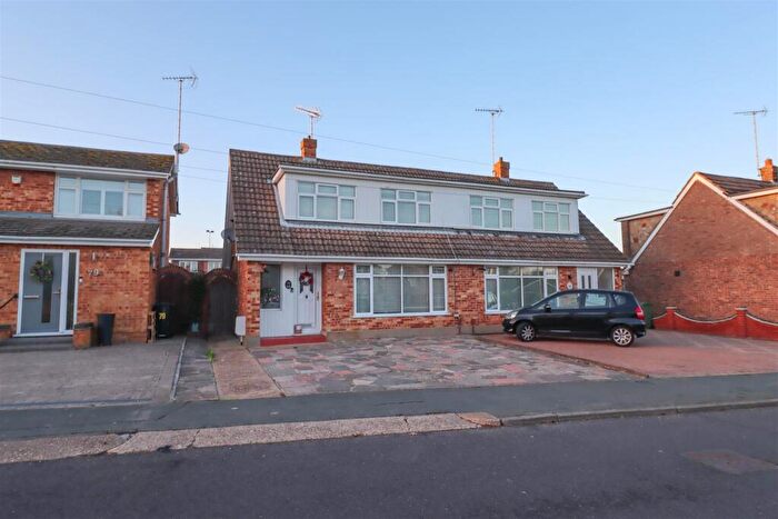3 Bedroom Semi Detached House For Sale In Beauchamps Drive, Wickford, SS11