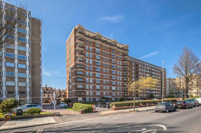 4 Bedroom Apartment For Sale In Grand Avenue, Hove, BN3