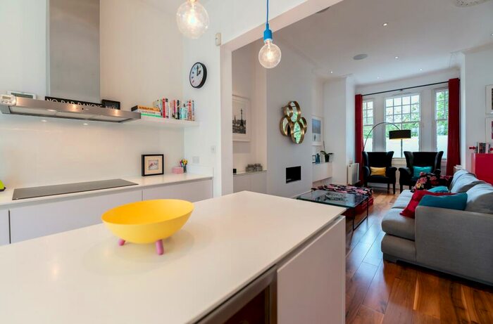 4 Bedroom Town House To Rent In Leathwaite Road, SW11
