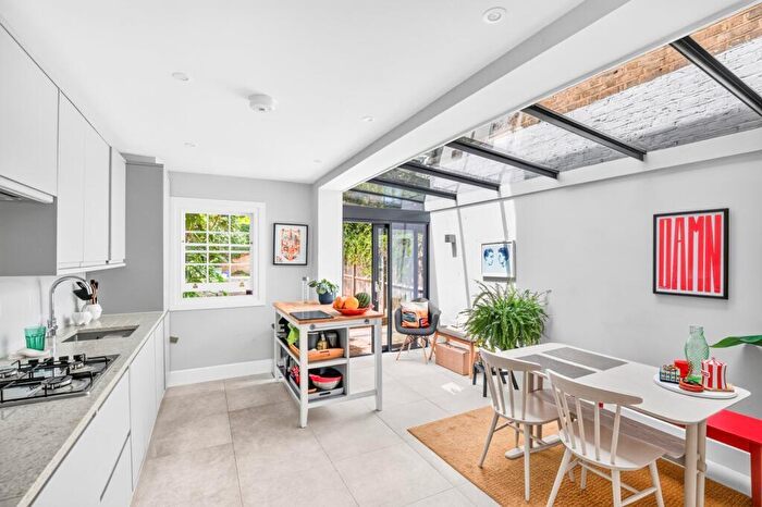 3 Bedroom Terraced House To Rent In Walcot Square, Kennington, SE11